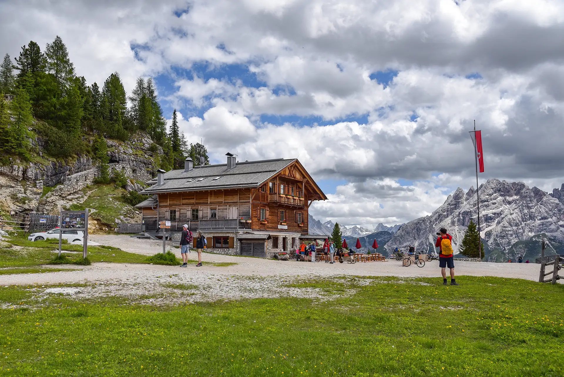 Dürrensteinhütte an der Plätzwiese in Südtirol