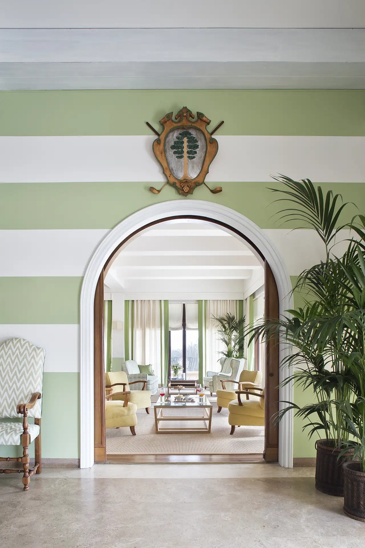 Club: Restaurant & Relais Innenansicht vom Clubhaus