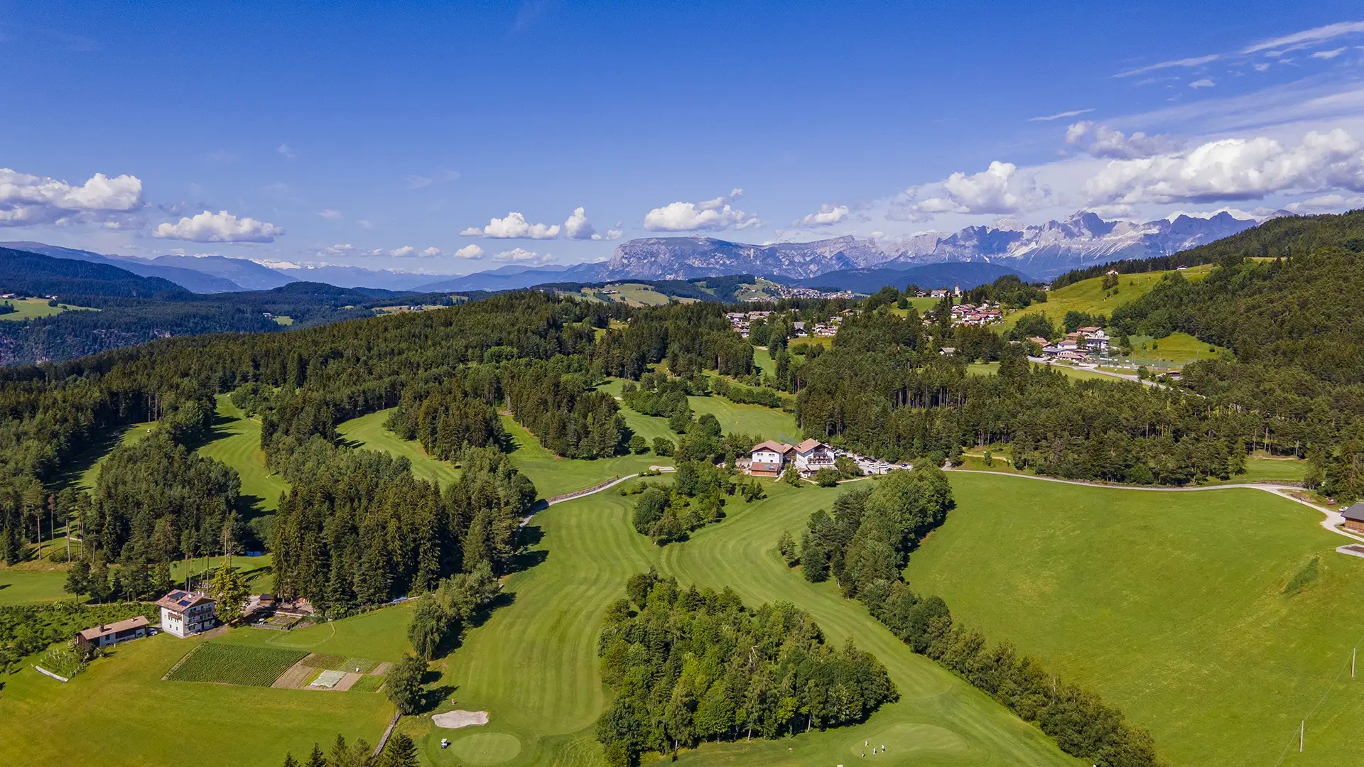 golfclub-pertersberg-luftaufnahme.webp Luftaufnahme vom Golfclub Petersberg