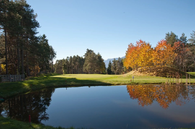 hole-11.webp Wasserhinderniss, Hole 11