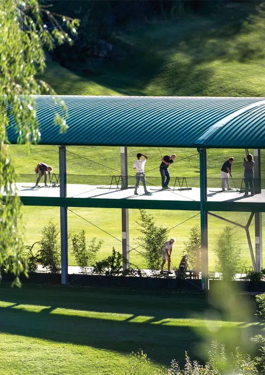 Golfschule Überdachte Abschlagplätze