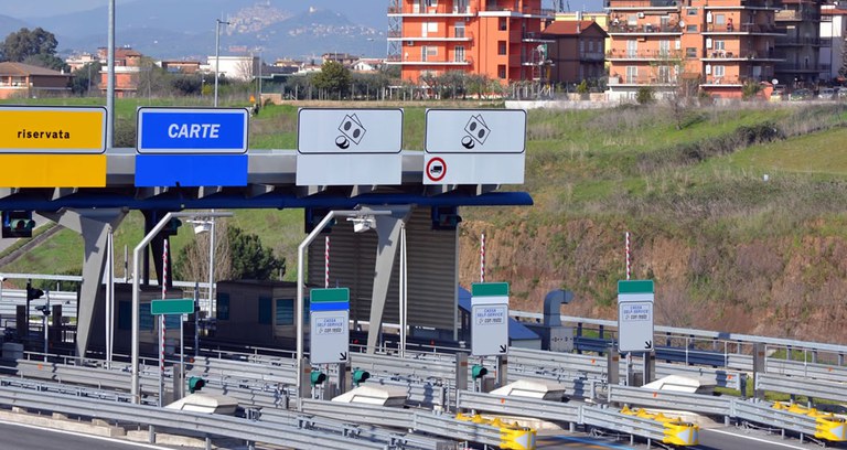mautstelle-in-italien.jpg Mautstation in Italien